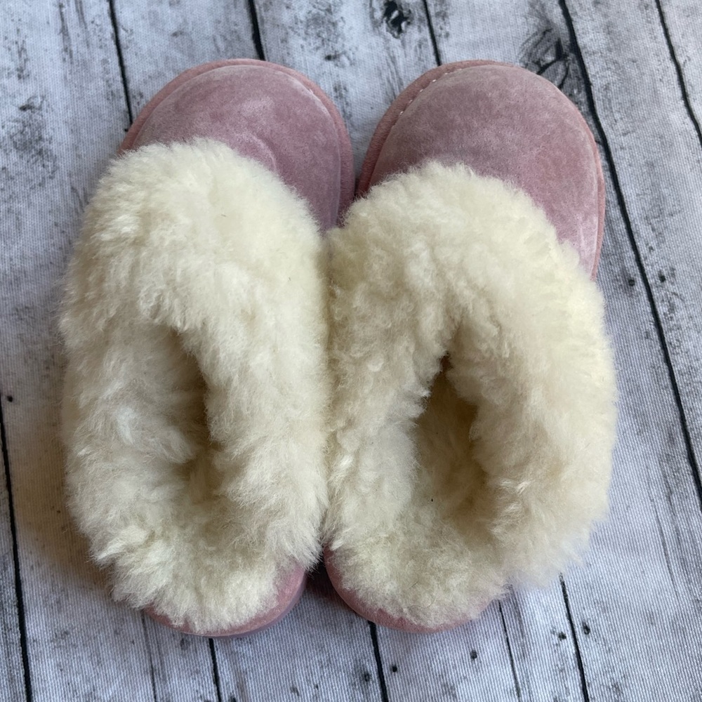 Old Friend children's acrylic fleece-lined pink scuff slippers - Picture 2 of 10